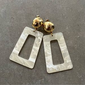 Hammered gold & marbled acrylic Earrings